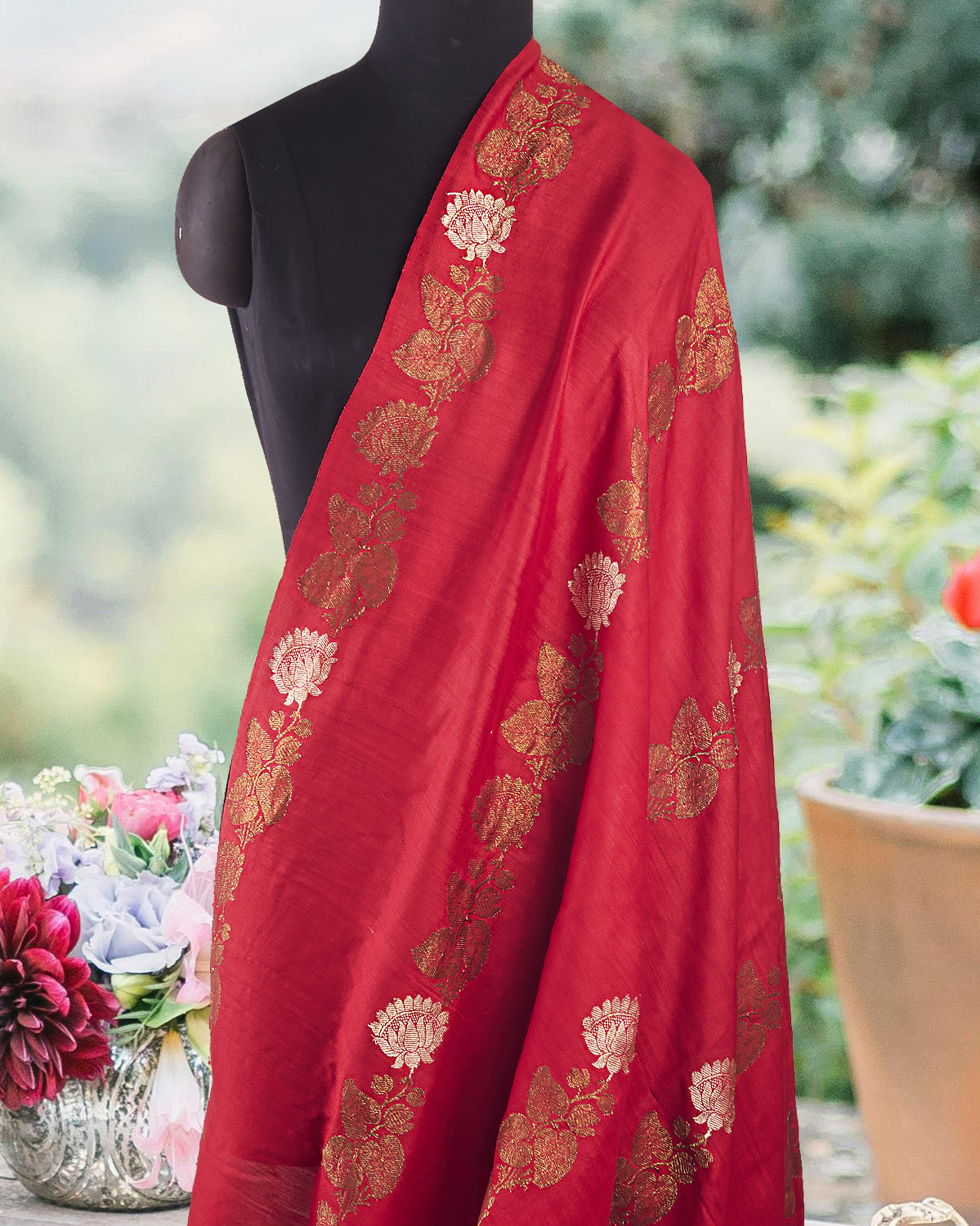 Kamal Sarovar Red Floral Matka Georgette Saree